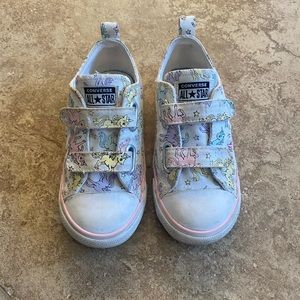 Toddler size 9 converse causal shoes